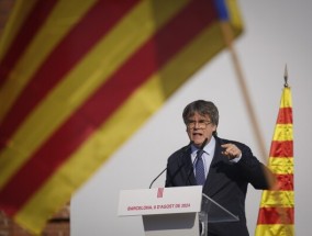 前加泰罗尼亚领导人卡莱斯·普伊格蒙特(Carles Puigdemont)在逃亡近7年后返回西班牙