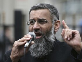 激进的英国传教士Anjem Choudary因指挥恐怖组织被判终身监禁